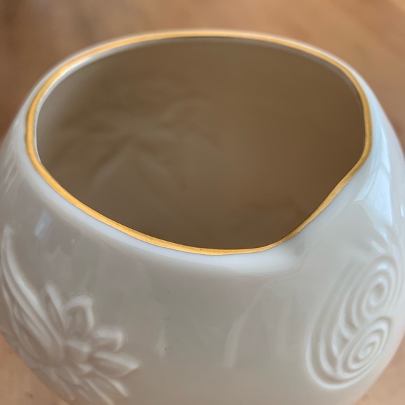 Lenox Ivory Porcelain Floral Vase - Picture 3 of 4